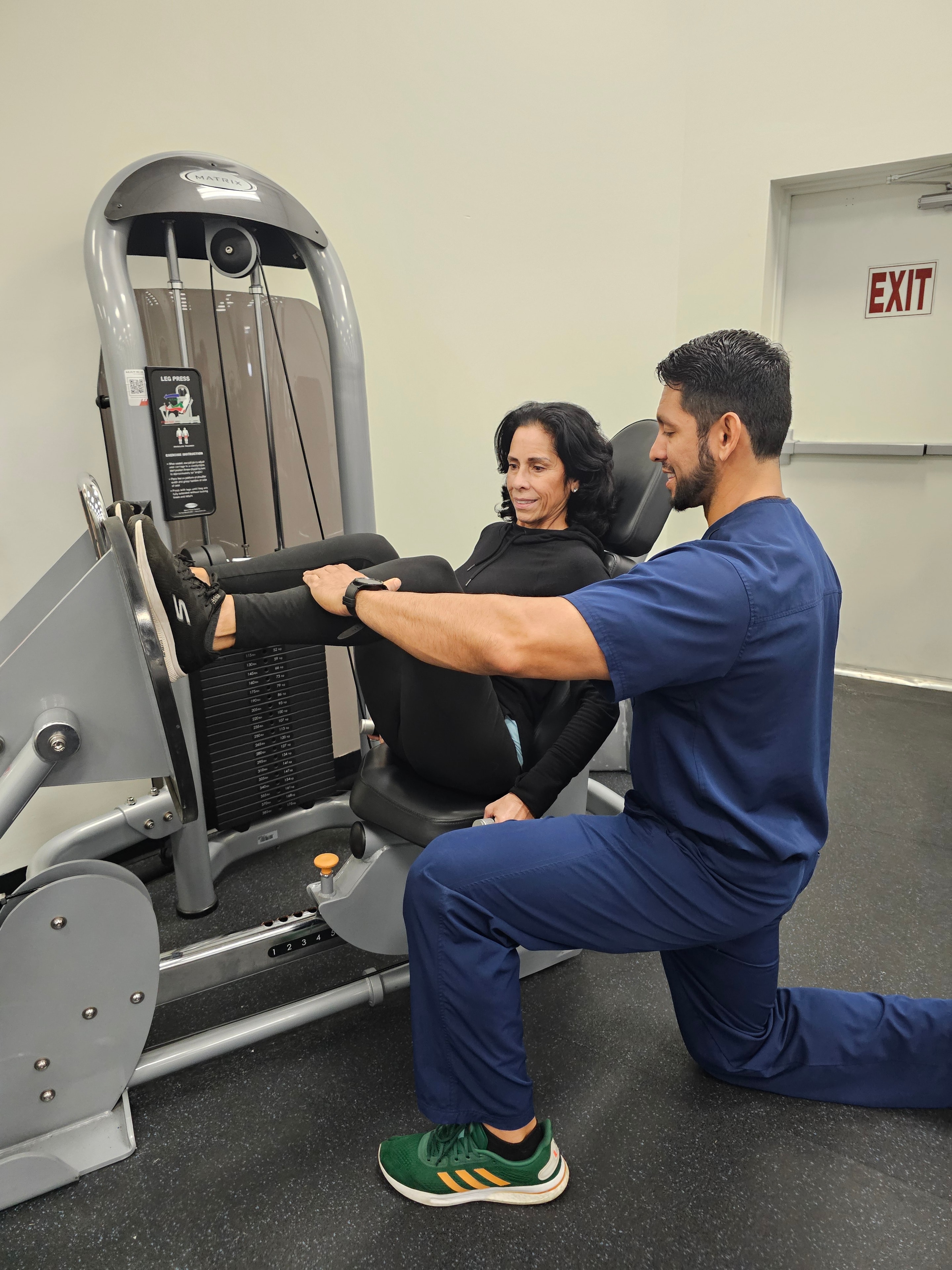 Clinical Fitness PT clinicians working with a patient